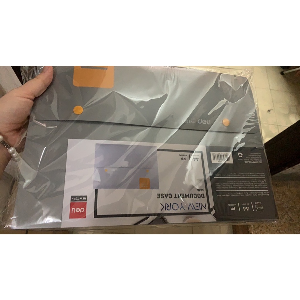 Cặp đựng tài liệu Deli E5576 có nút bấm