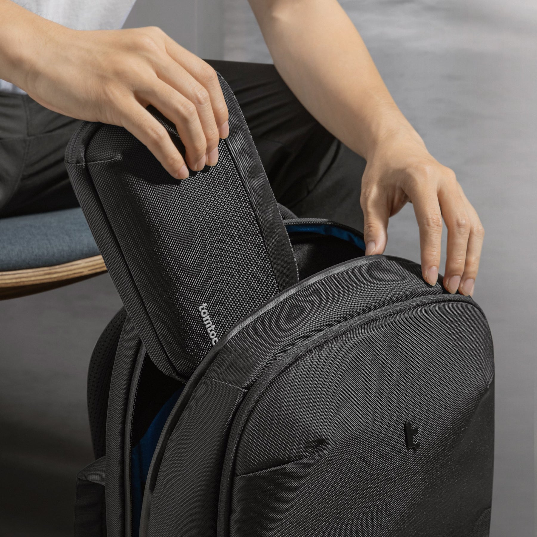 Túi đựng phụ kiện công nghệ Tomtoc Navigator Pouch – T13