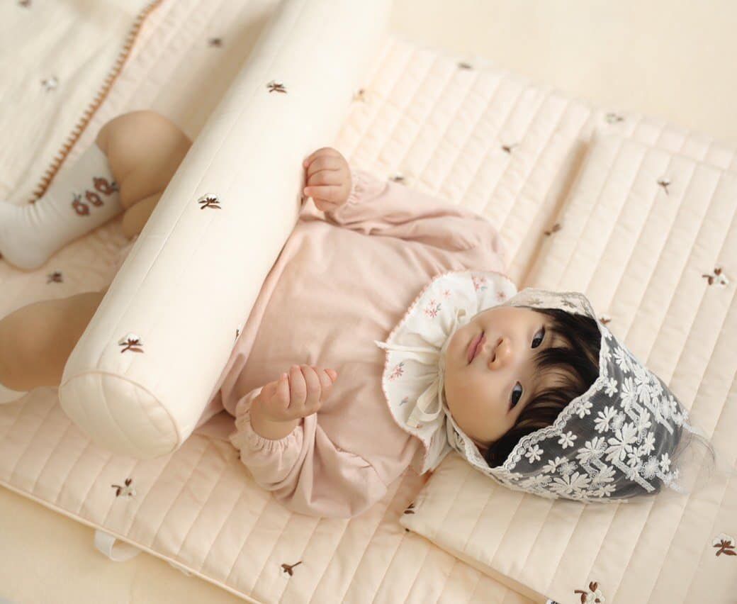 Gối ôm họa tiết thêu OME