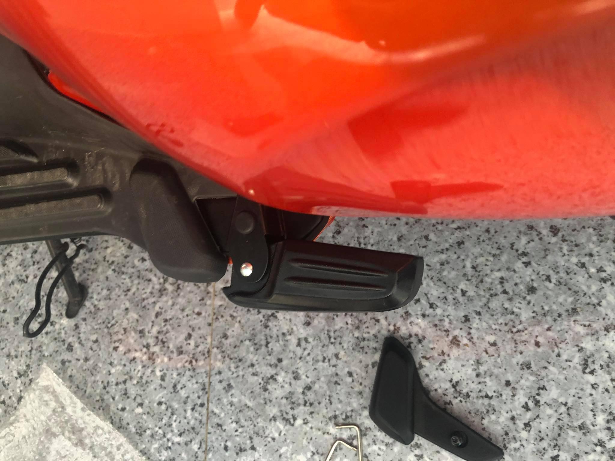 Căpj gác chân Vespa ( Full ốc )