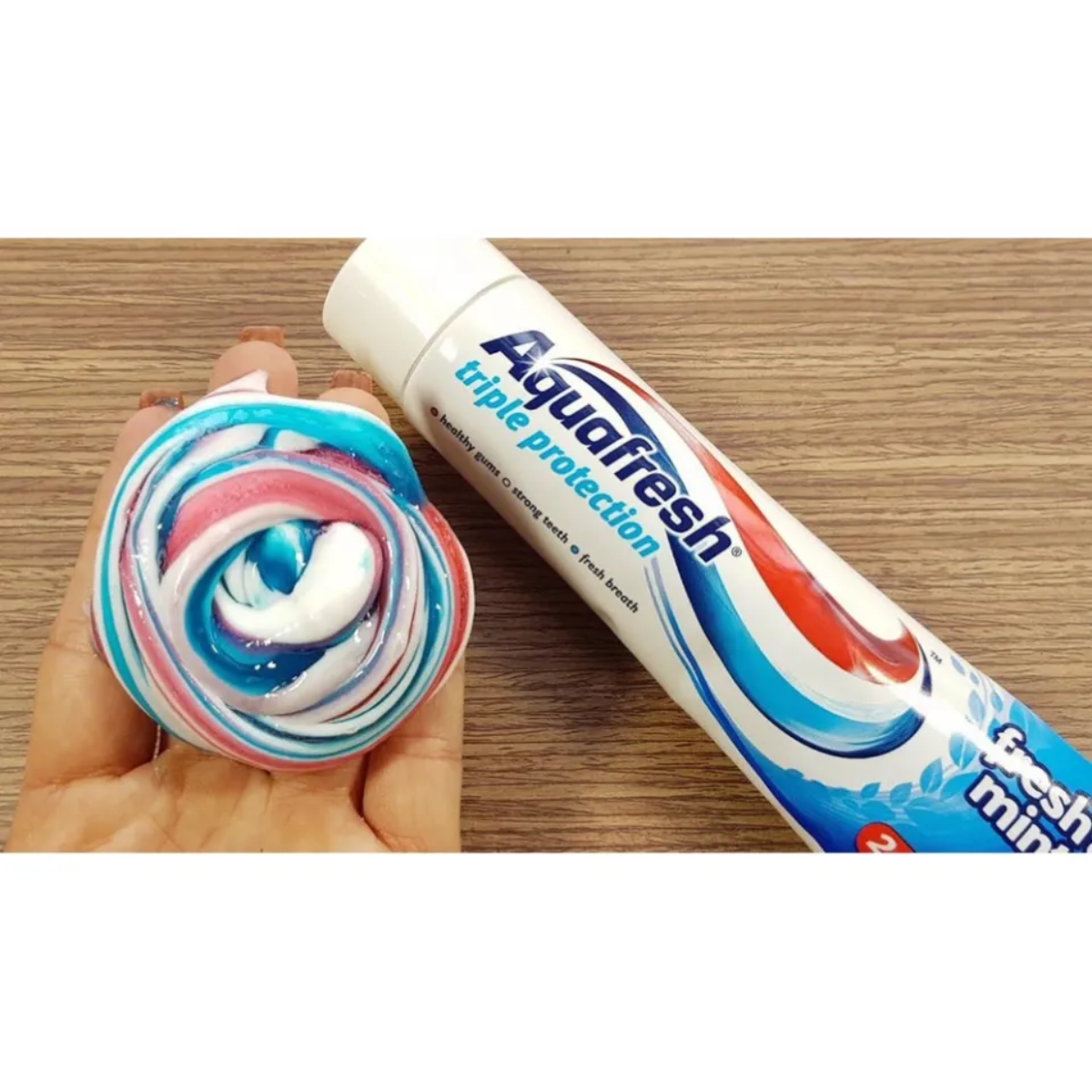 Kem đánh răng Aquafresh Fresh & Minty - Bạc hà thơm mát 100g