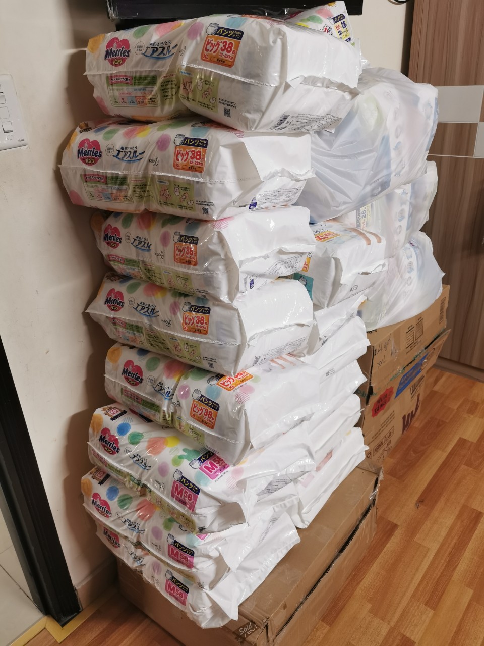 tã/bỉm dán Merries size S - 70 miếng (Cho bé dưới 4-8 kg)