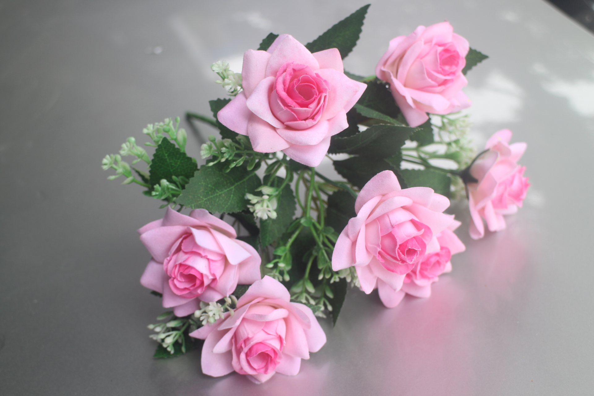 Cành hoa hồng nhung 7 bông cỡ nhỏ cao cấp- Hoa lụa