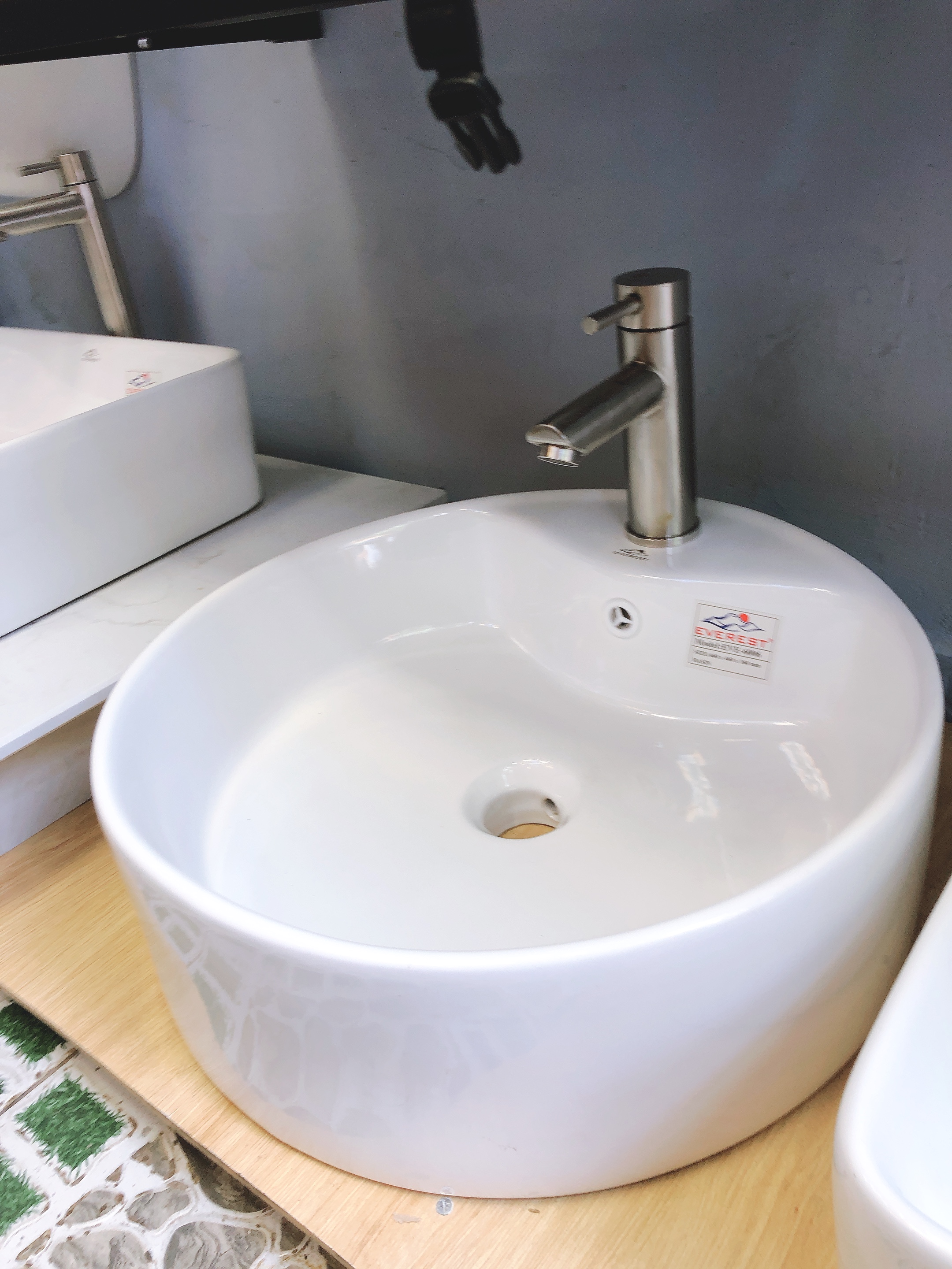 Lavabo sứ tròn để bàn