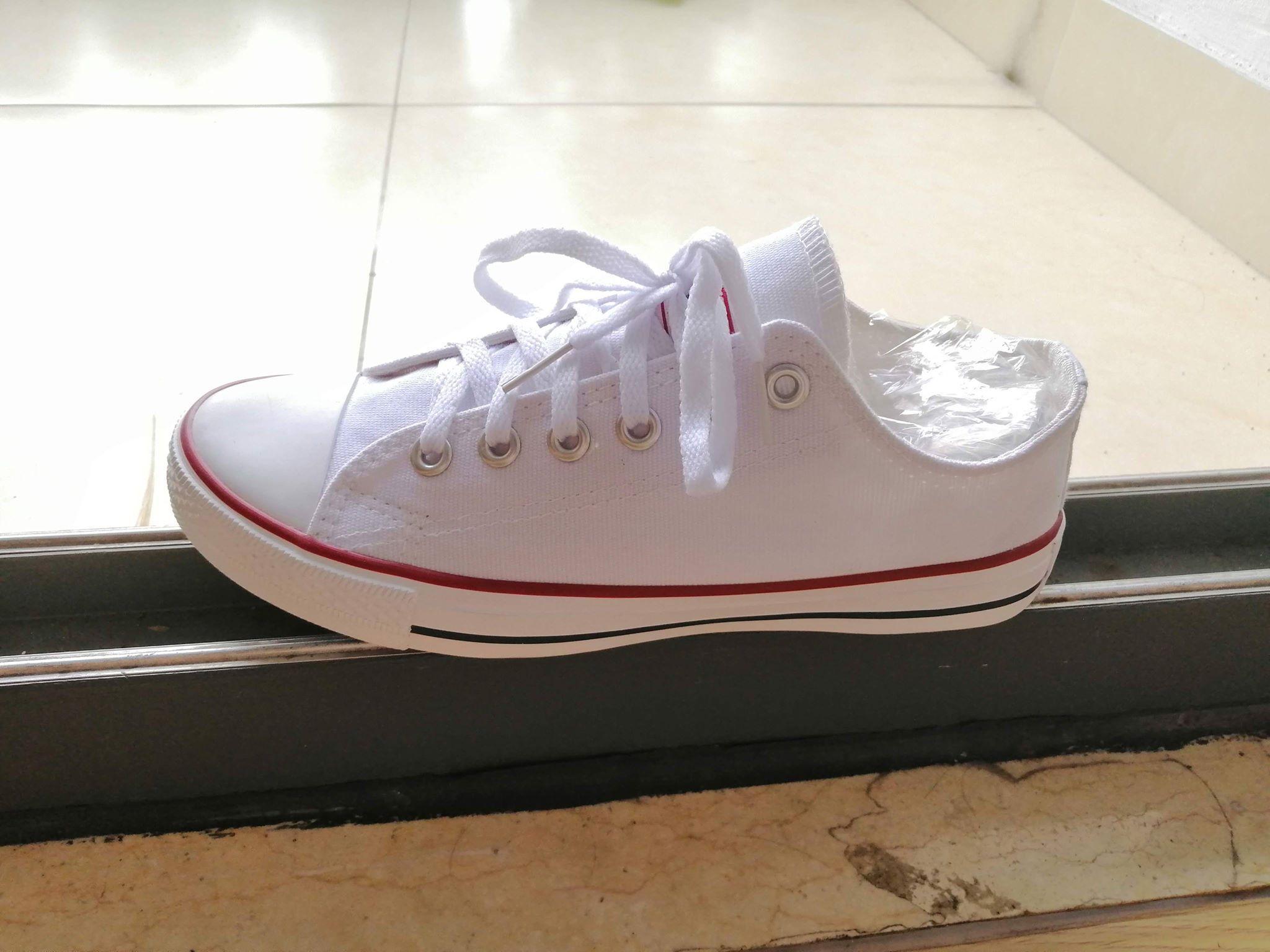 Giày Converse Classic trắng cổ thấp