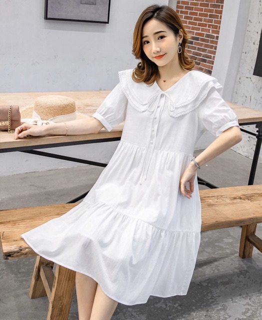 Đầm trắng tầng cổ viền ren