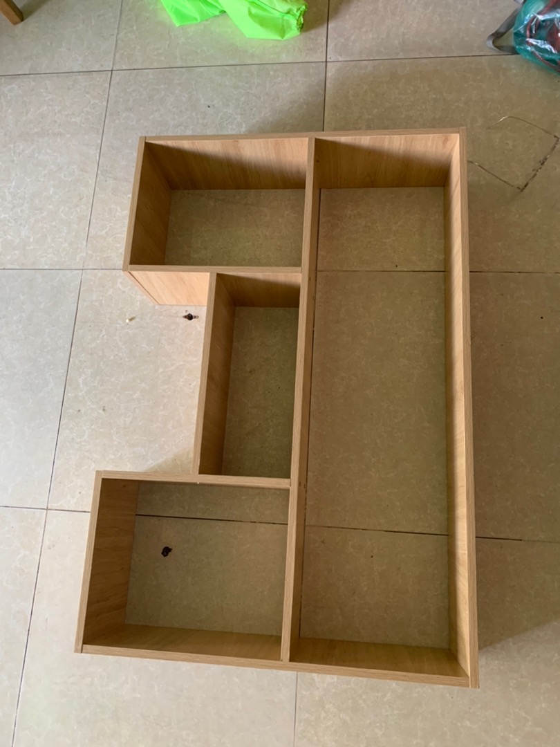 KỆ SÁCH TRANG TRÍ CHỮ U
