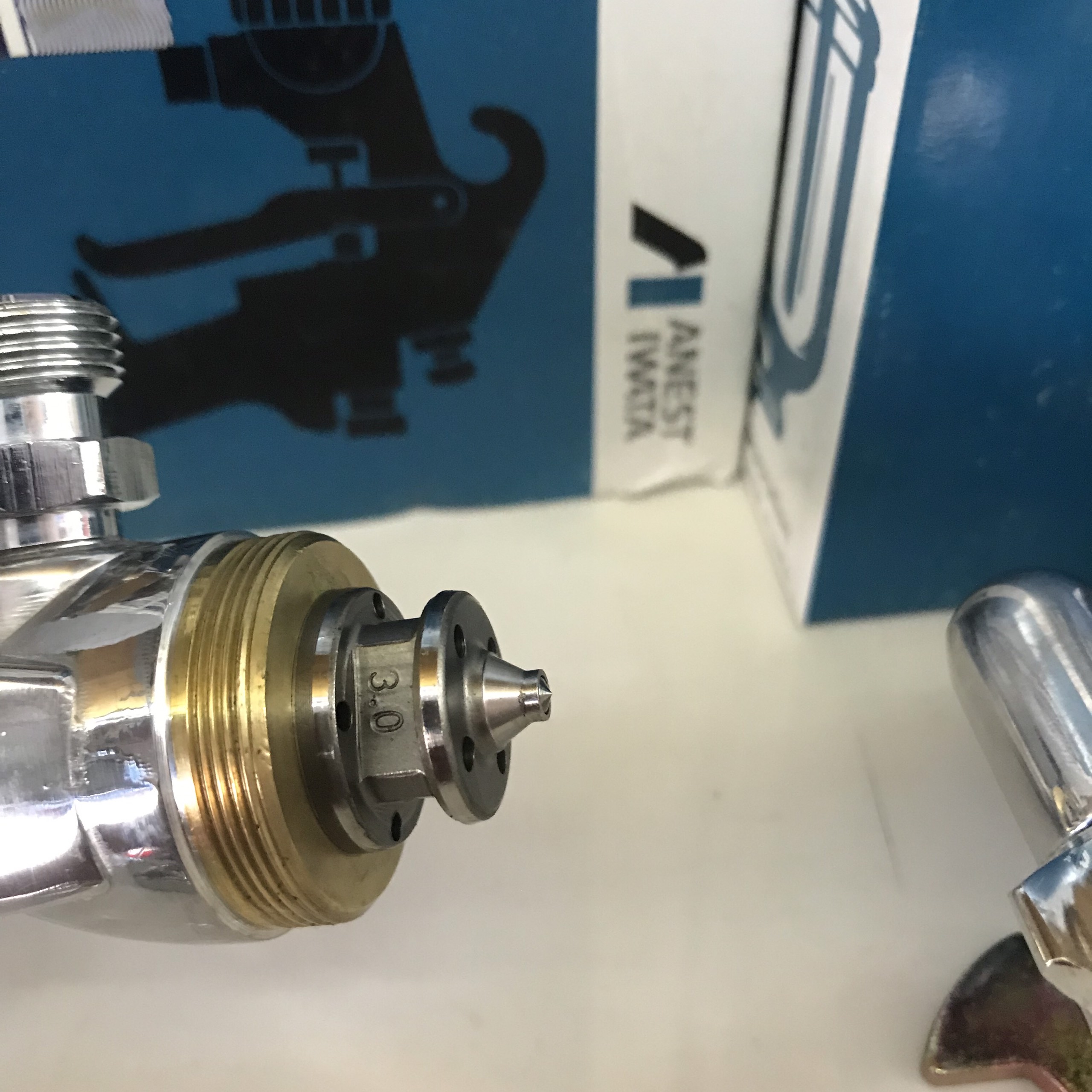 S,úng Phun Sơn Phủ Phun Lót Anest iwata W77-G 2.0mm