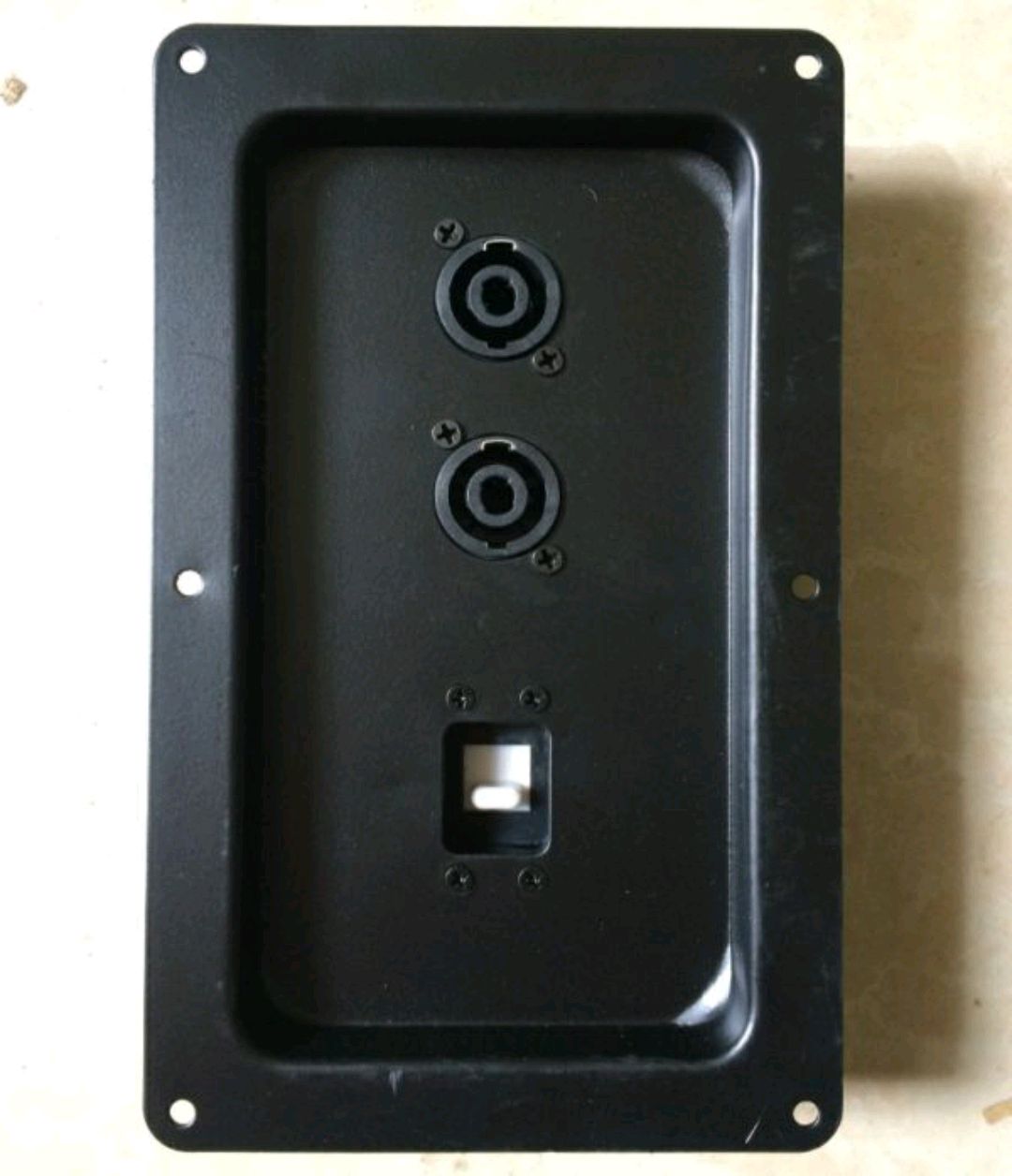 Hậu loa - Trạm loa sân khấu: Giá 1 chiếc