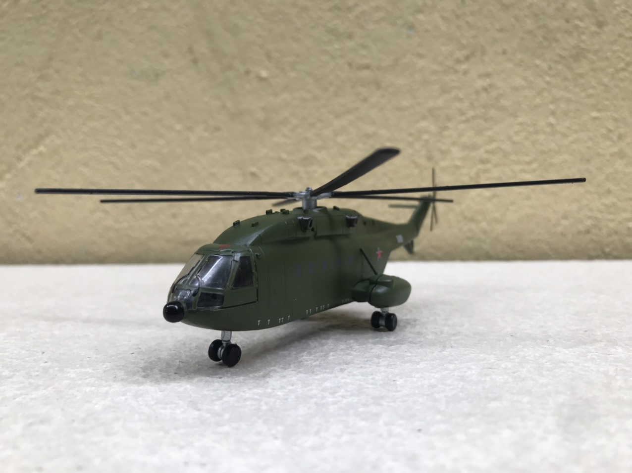 Mô hình máy bay Trực Thăng Z-8 1:144