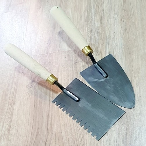 Bộ Đôi Bay Vuông Răng Cưa Lưỡi Thép 9x165cm Và Bay Tam Giác Lưỡi Thép Cán Gỗ 33x10cm Dụng Cụ Thiết Yếu Trong Xây Dựng