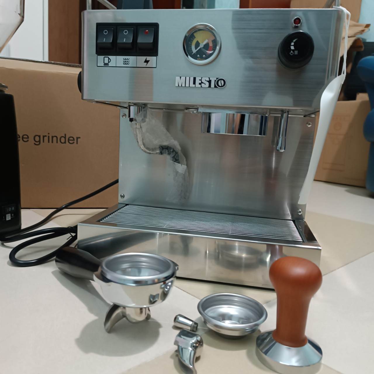Máy pha cà phê Espresso MILESTO EM19
