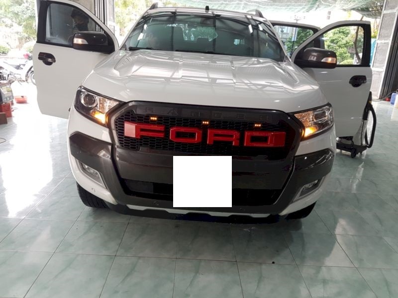 Ốp đèn pha Ford Ranger 2017