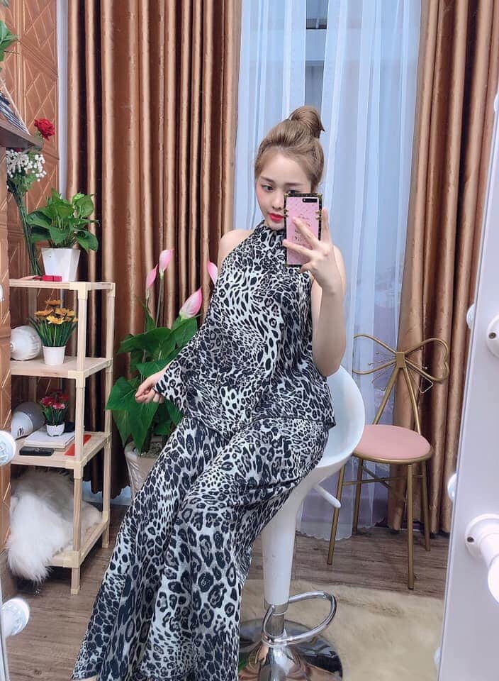 Set bộ nữ áo cổ yếm quần dài ống rộng họa tiết da beo