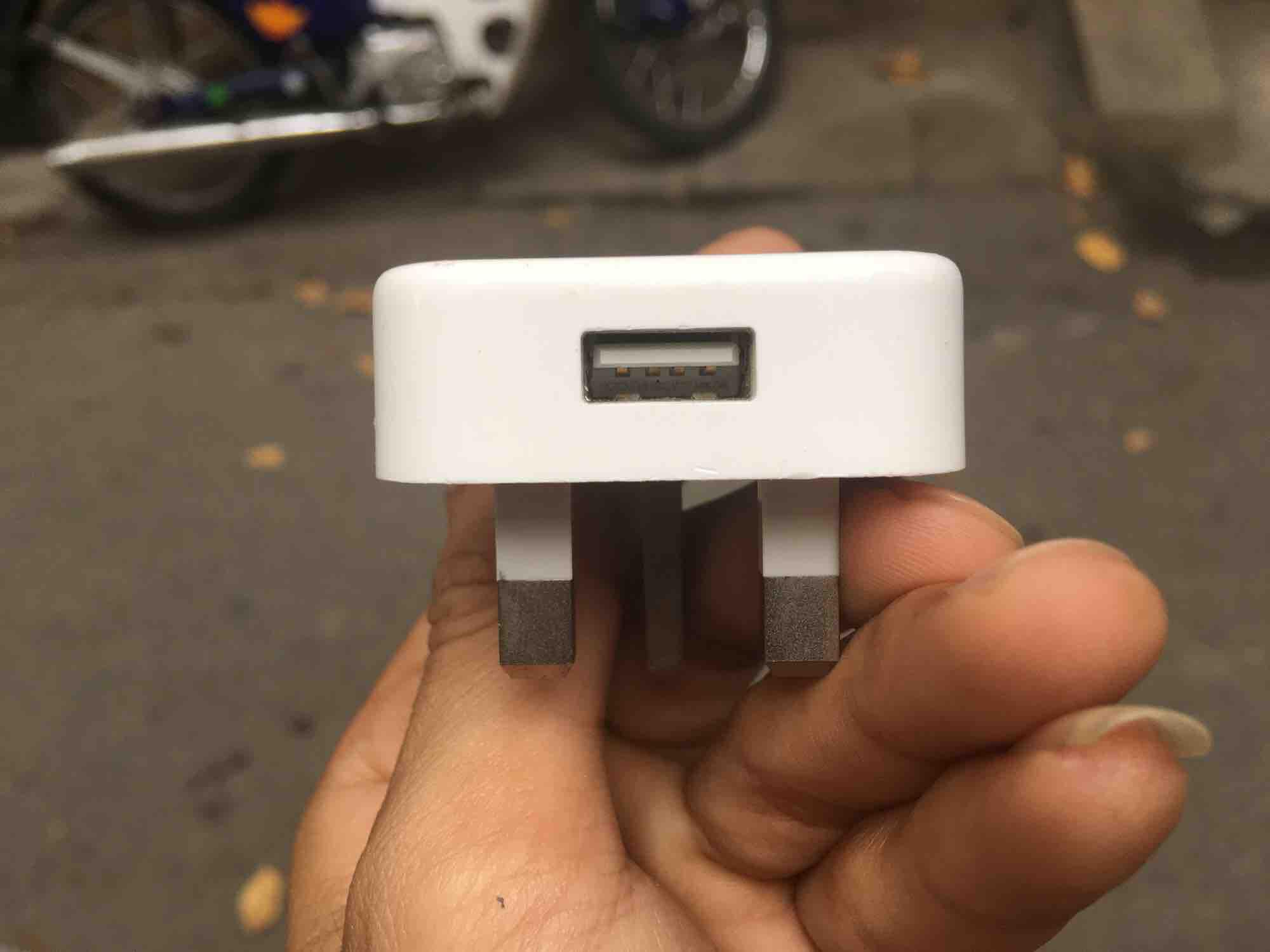 Củ sạc iPhone 3 chân xịn