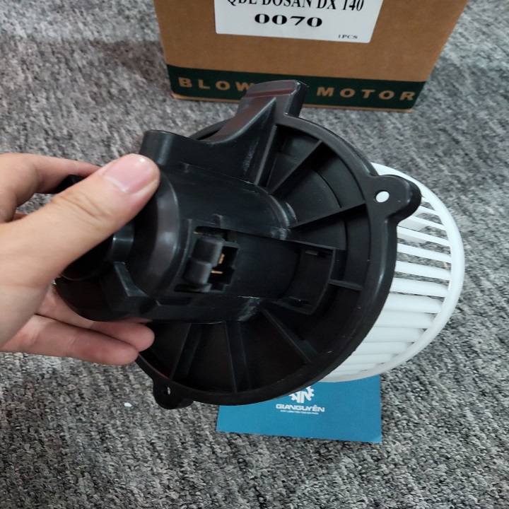 quạt dàn lạnh máy xúc dosan 140