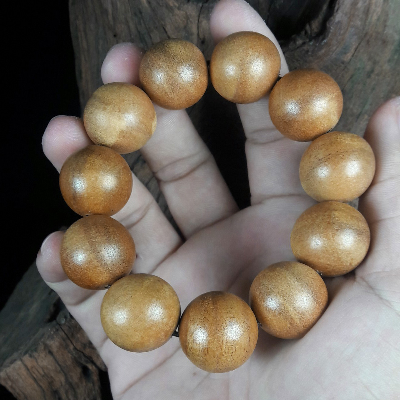 Vòng gỗ Xá Xị vàng tự nhiên, vòng gỗ thơm nức mũi