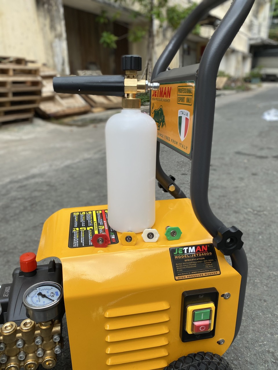 Máy rửa xe cao áp chuyên nghiệp