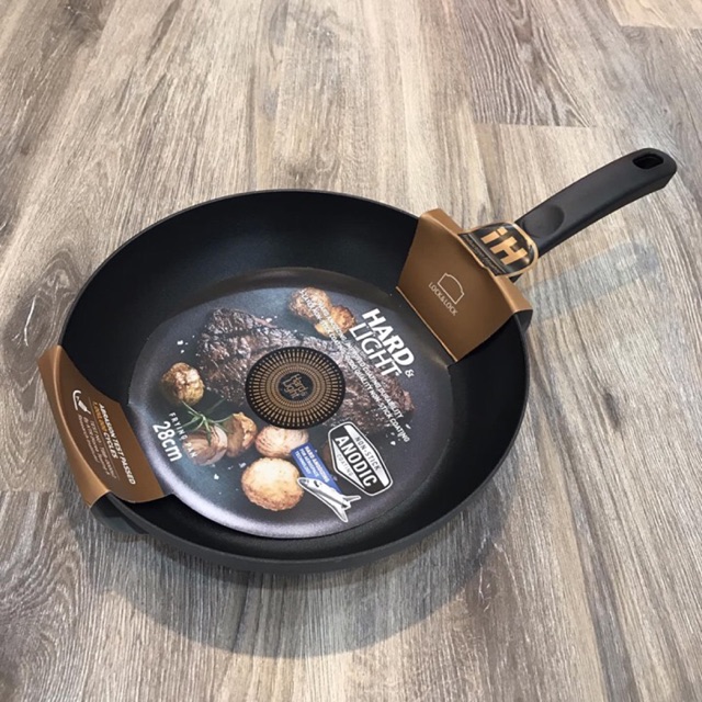 Chảo Cookplus Hard&Light nông lòng 24CM LHB2243-IH