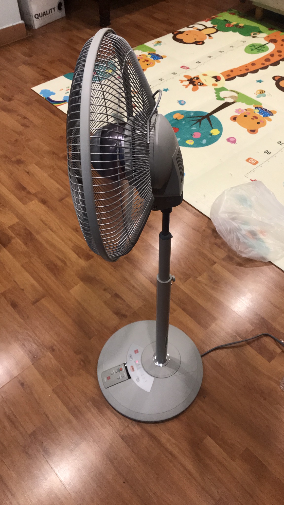 (2 years warranty) KDK n30h foldable fan-5 blades super quiet, cool-with remote control