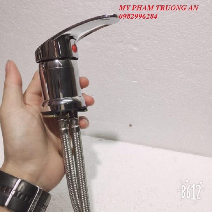 Gật gù bàn gội đầu và vòi sen