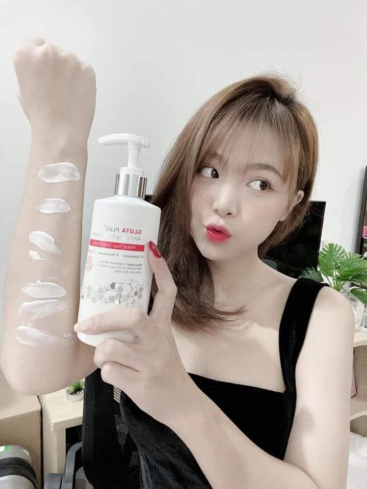 Sữa Dưỡng Thể Làm Trắng Da Useemi Gluta Plus 300ml