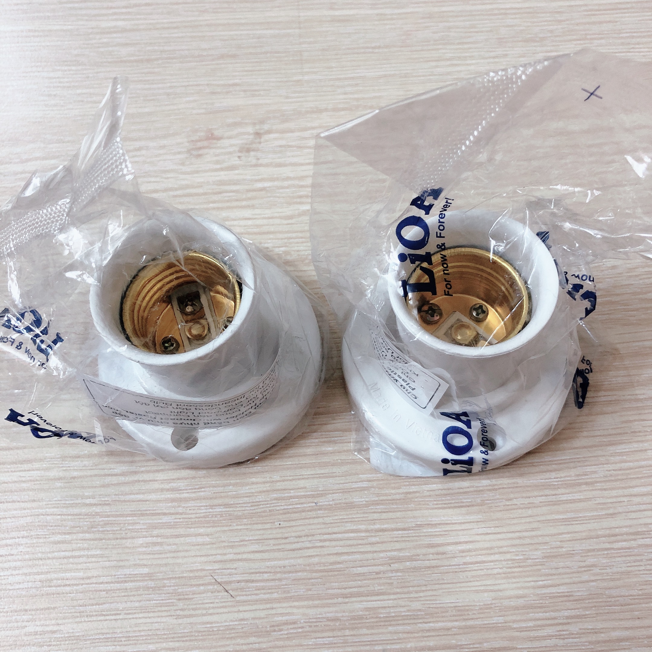 [HCM]Đuôi đèn gắn trần vuông góc 90 độ LIOA
