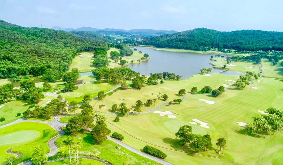 TEE GOLF chất liệu nhựa