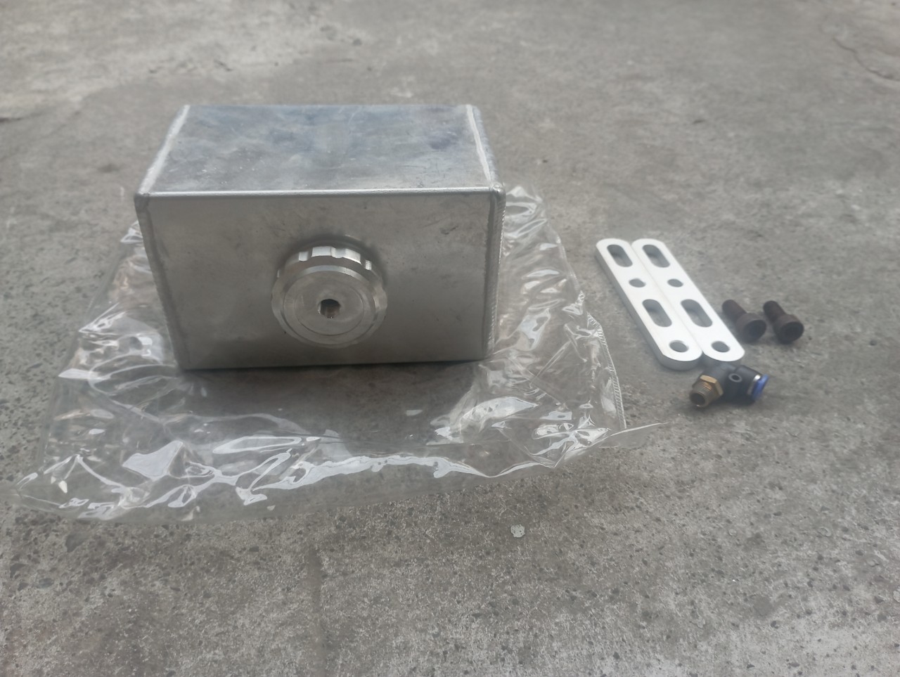 Bình xăng lớn xe drag Thái Lan, bình khoảng 2 lít