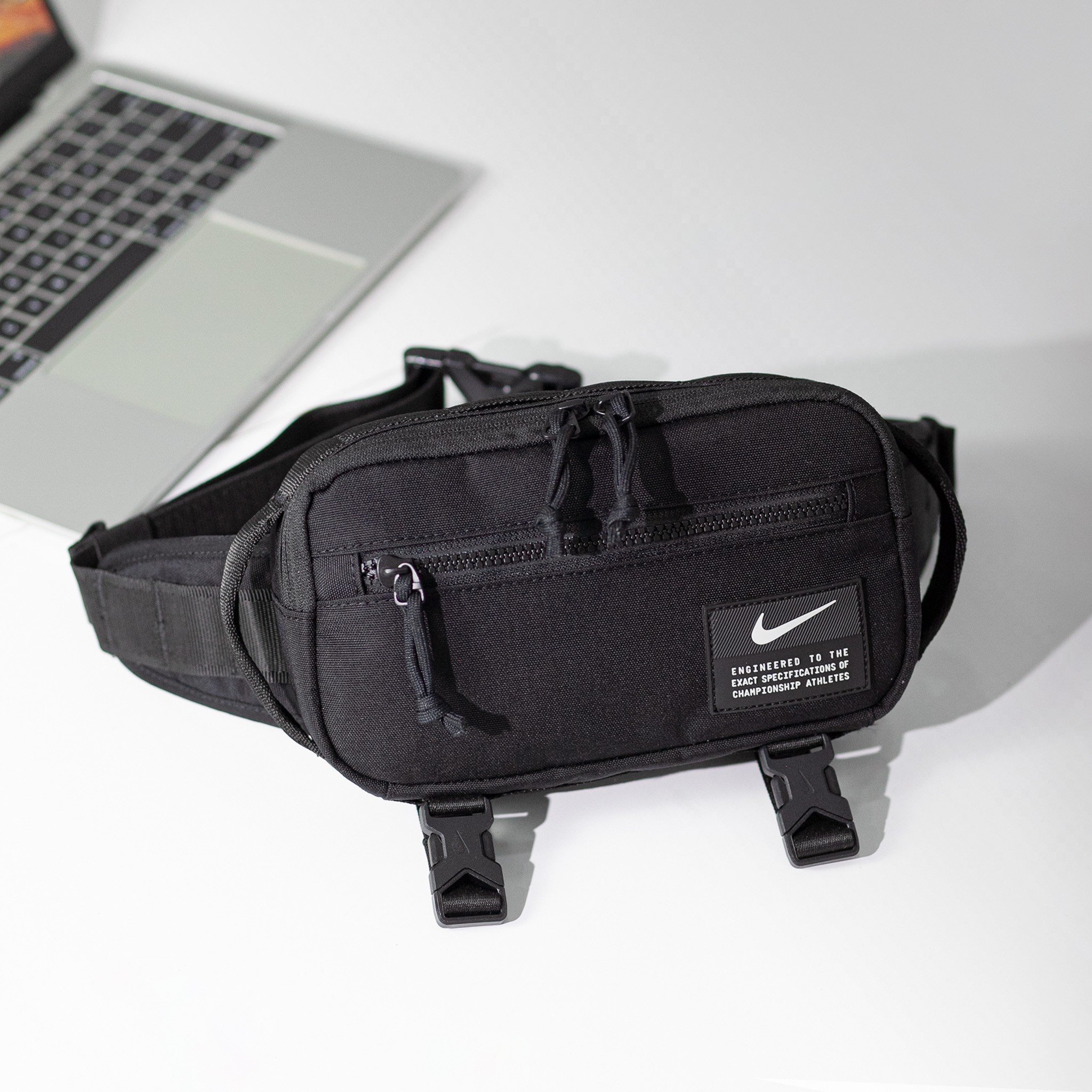 Túi bao tử Nike Utility Speed Hip Pack vải polyester chống nước Đựng vừa