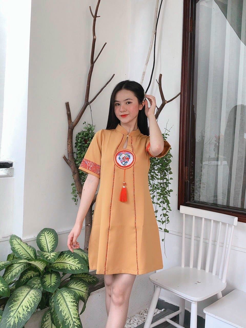 [HCM]Đầm gấm sọc thêu hạc dáng suông