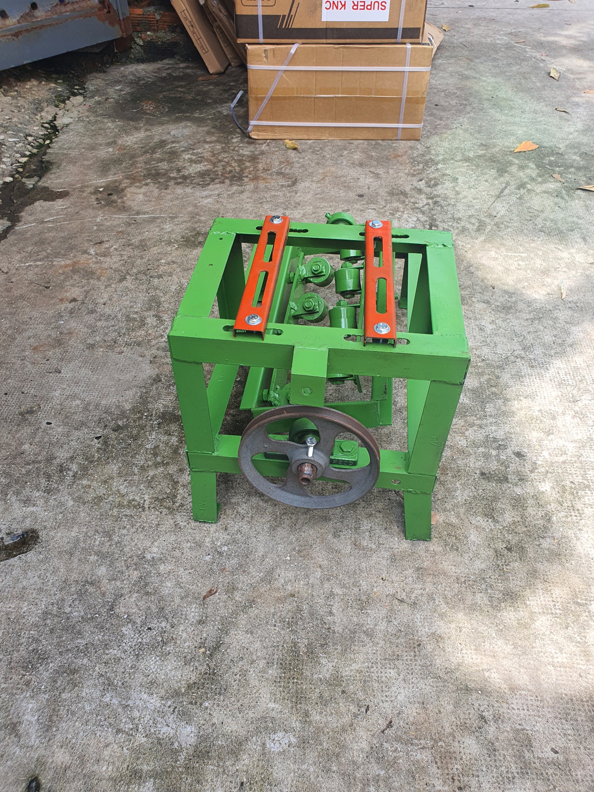 KHUNG DUỖI SẮT trung (chưa có motor)