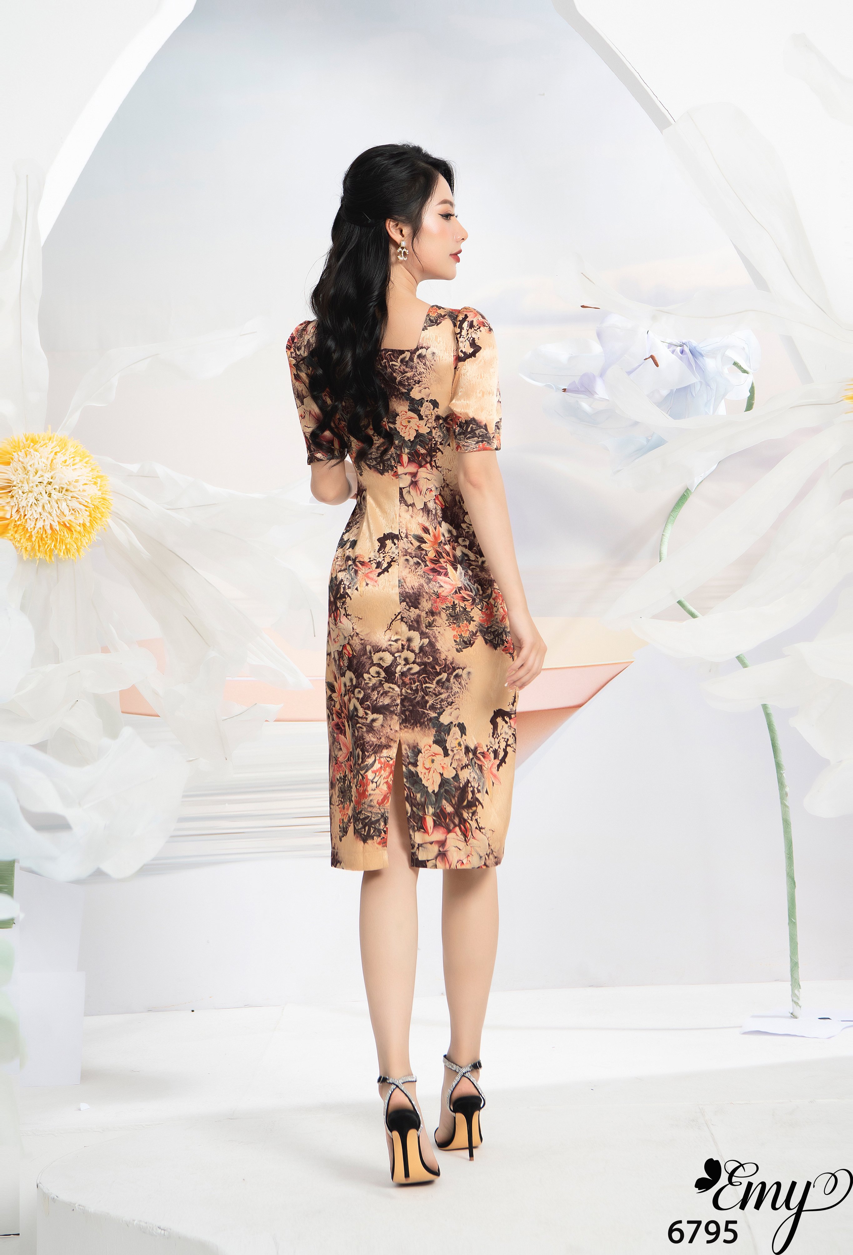 Đầm EMY EM6795 Body Cổ Vuông