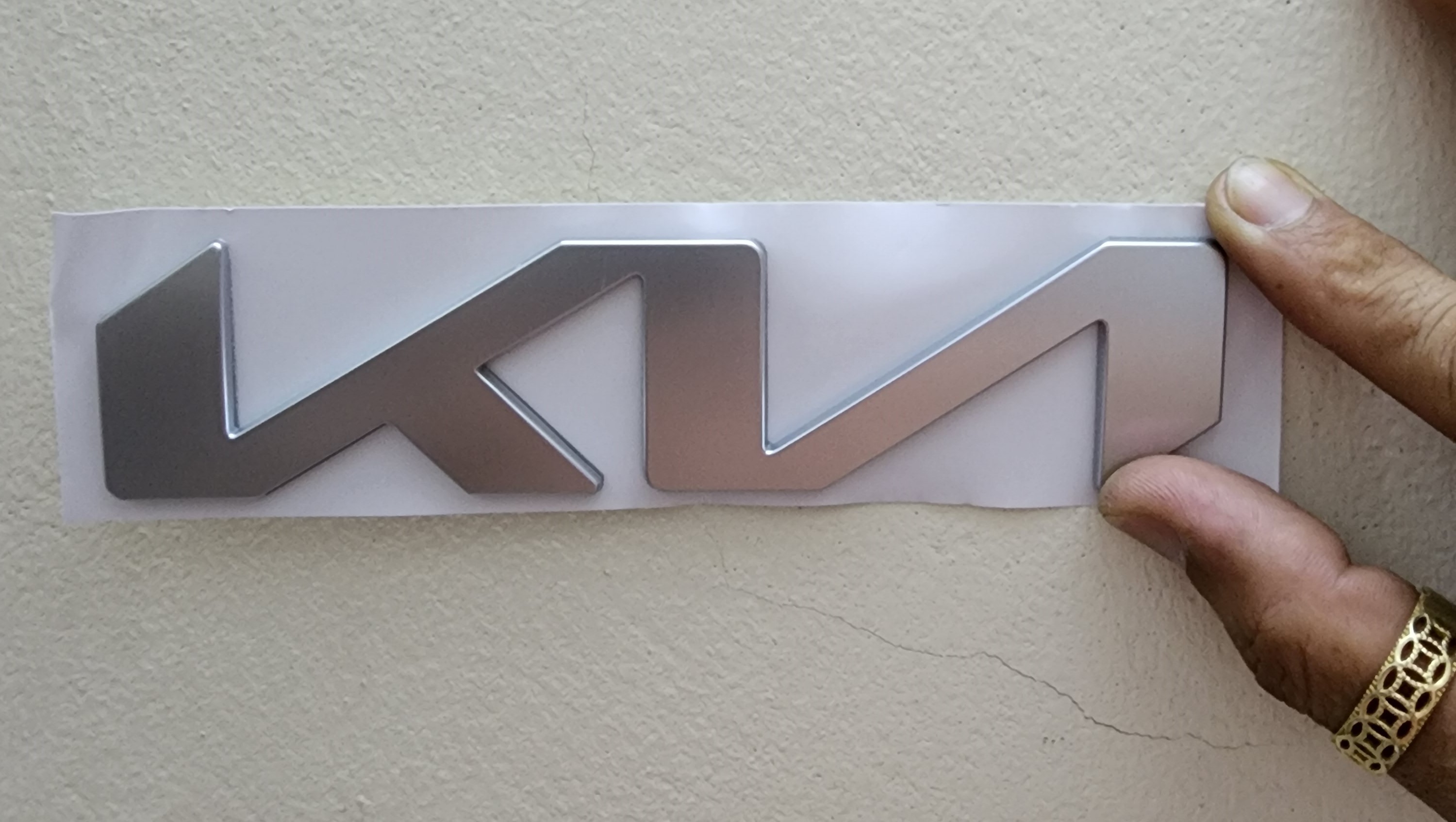 Logo chữ KIA mới 2022 (17x4cm)