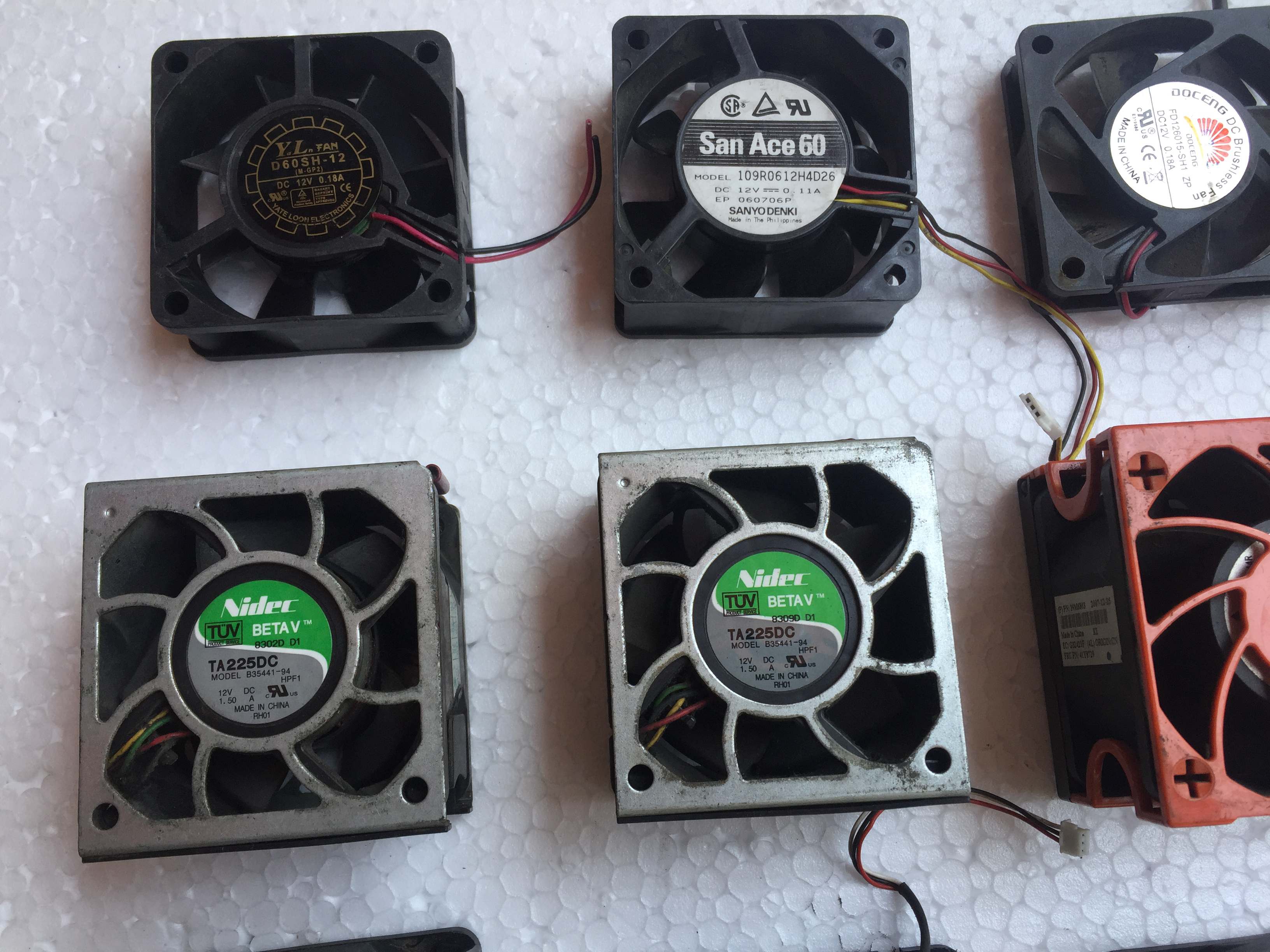 Quạt fan 12v kích thước fan 6 dòng điện từ 0.2a-0.5a