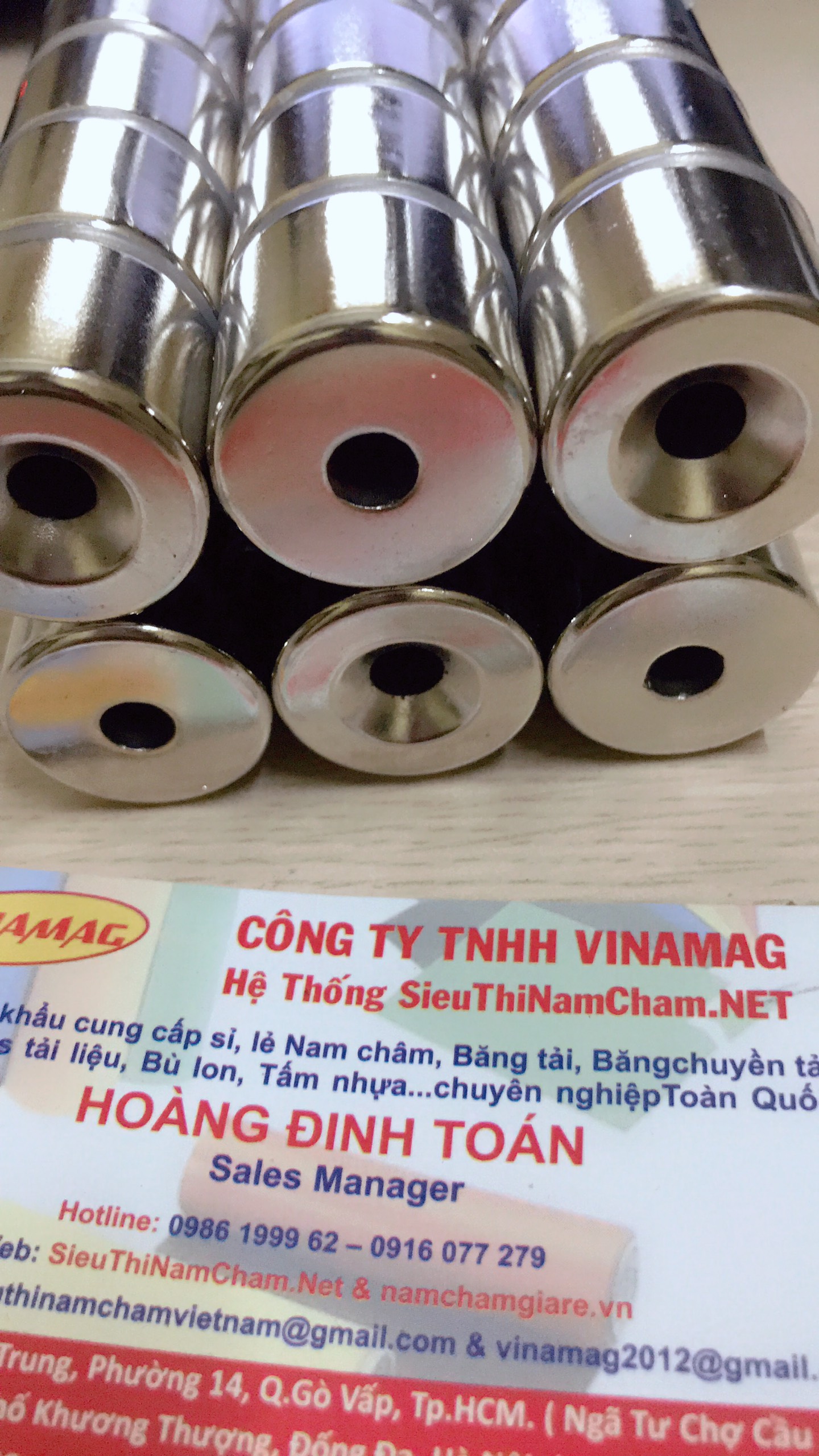 Nam châm đất hiếm tròn 25x20 lỗ 6mm dùng hít bi sắt