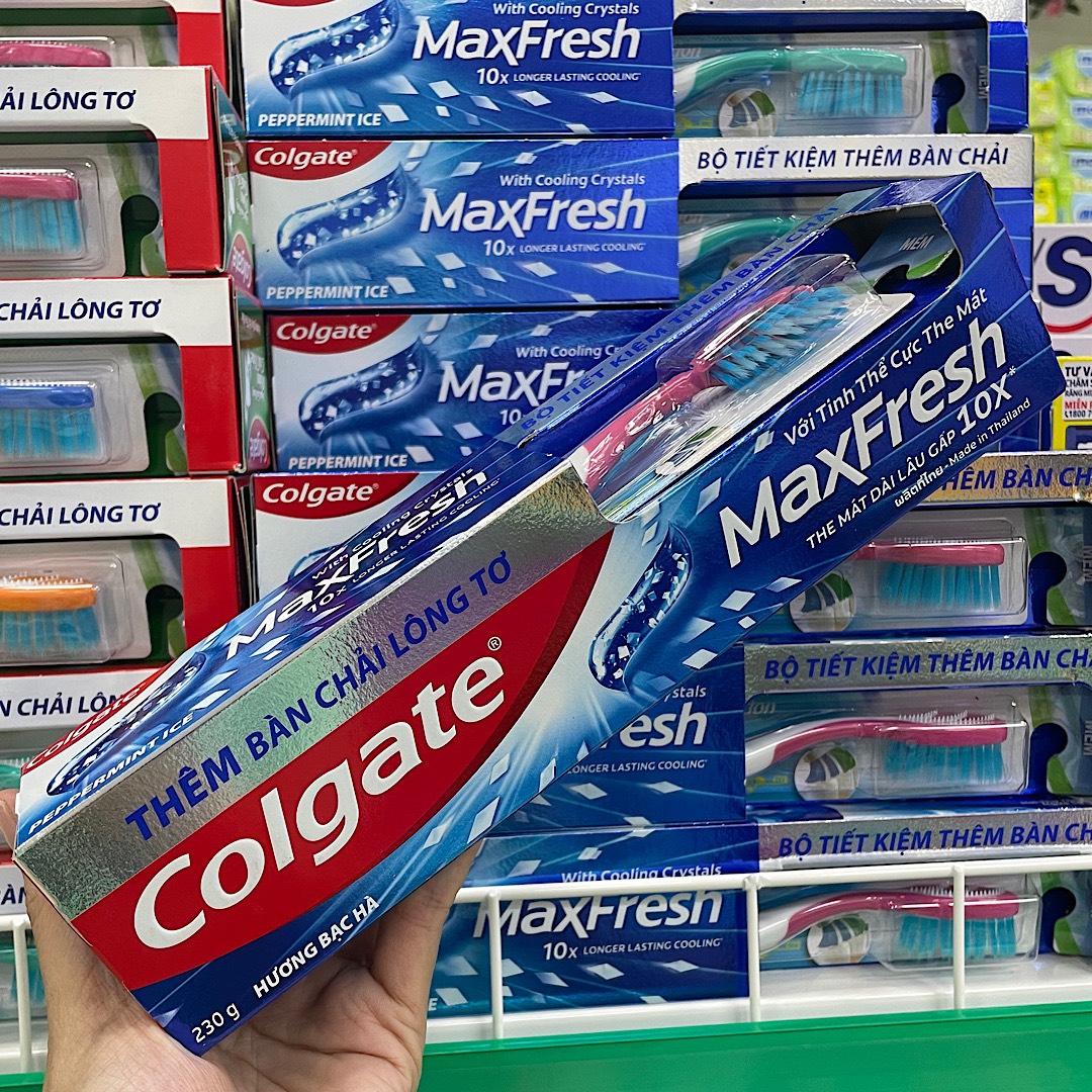 Tặng bàn chải Kem đánh răng Colgate Maxfresh 230g