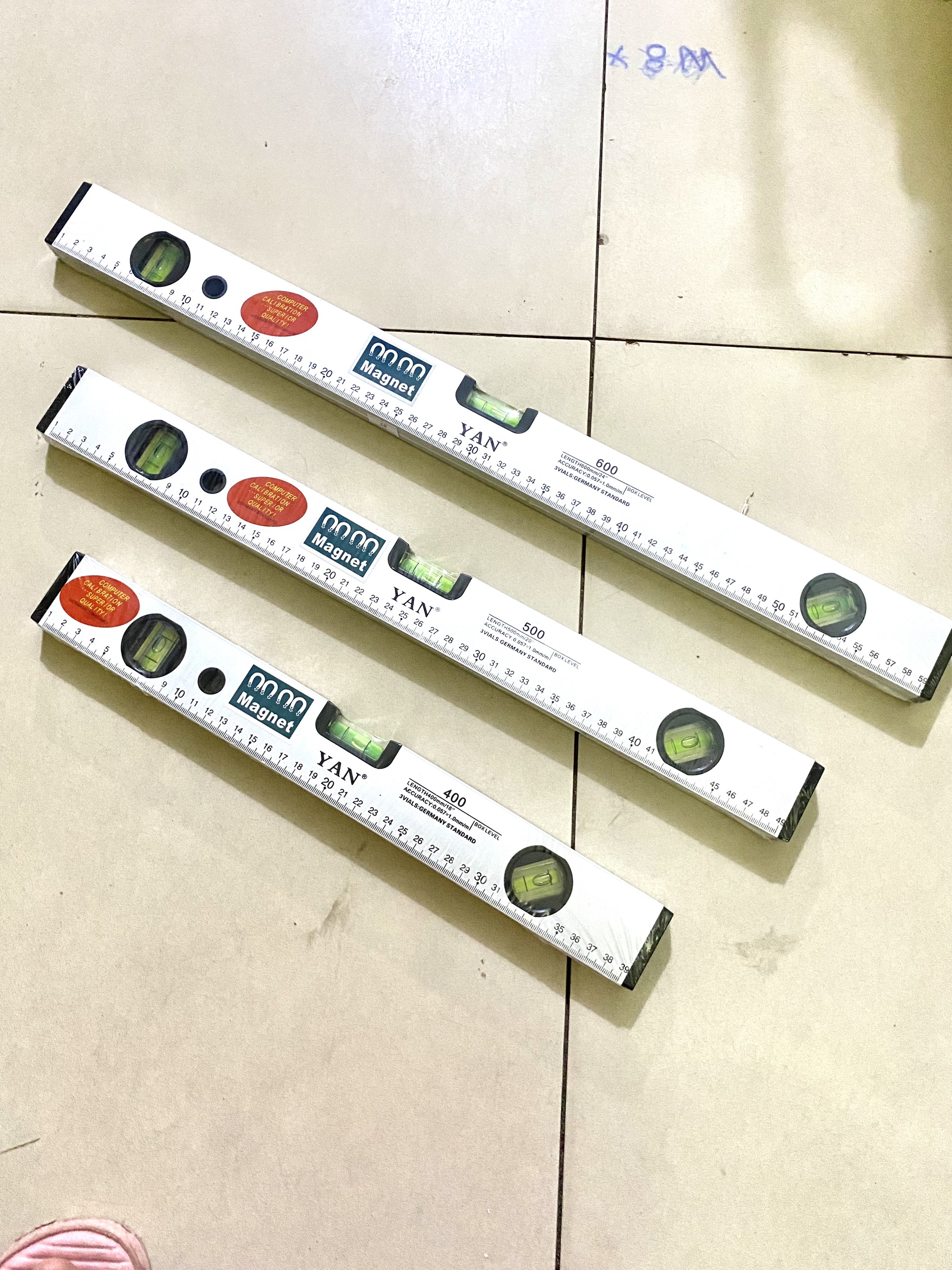 Thước thủy có nam châm hít Yan 40 50 60cm