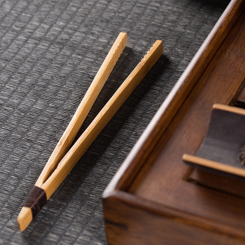 Kẹp gỗ gắp chén trà