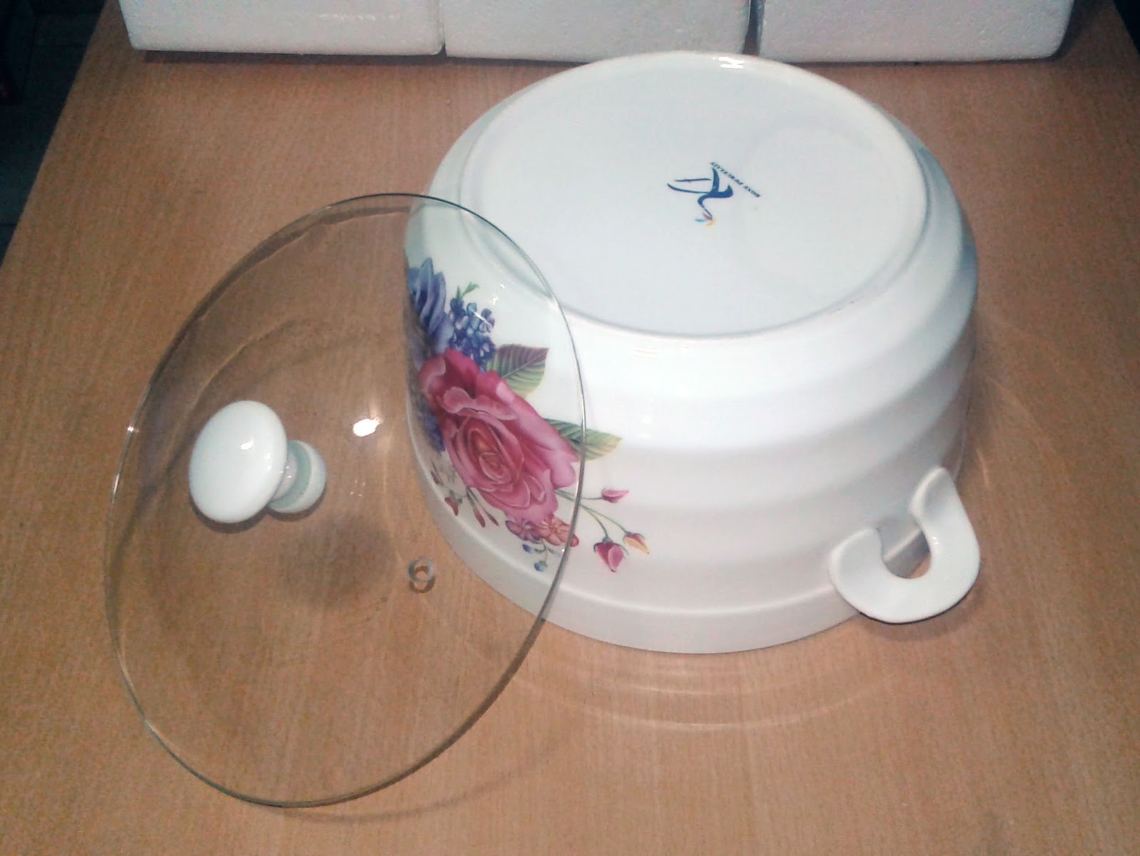 TÔ SỨ - THỐ SỨ NẮP KÍNH 18CM