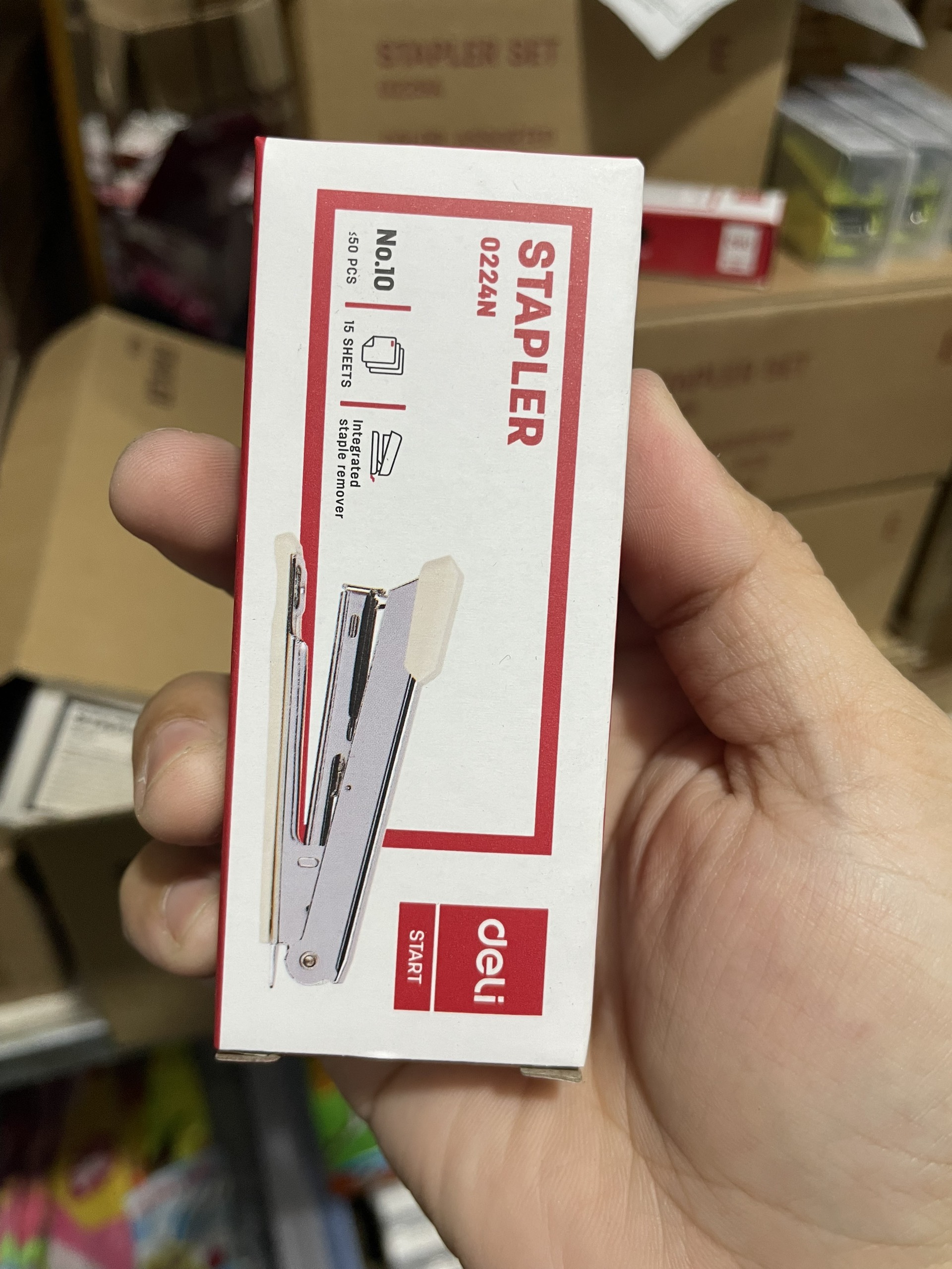Dập Ghim Số 10 Deli E0224N - Bấm Được 12 Tờ