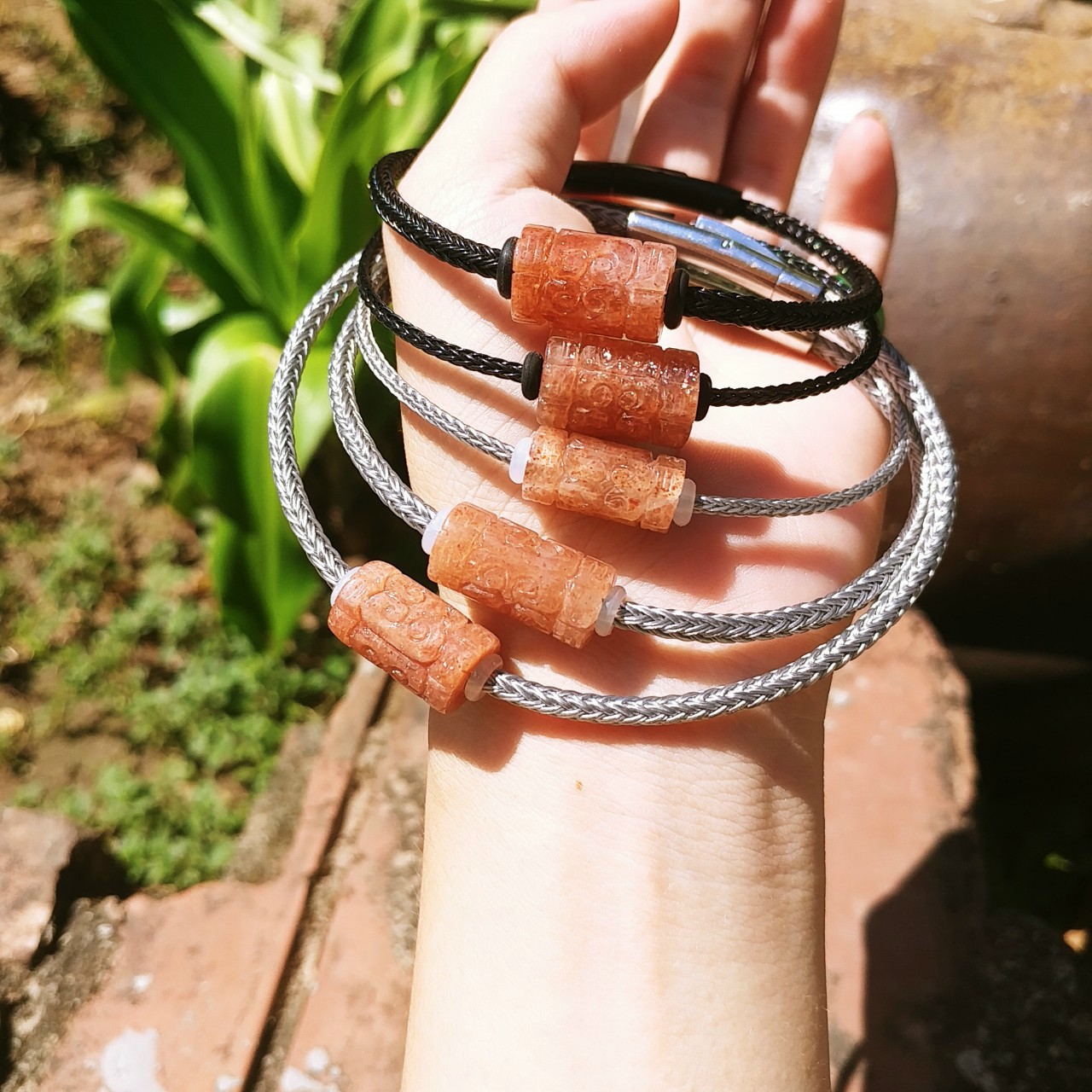 Vòng tay lu thống sunstone khắc như ý
