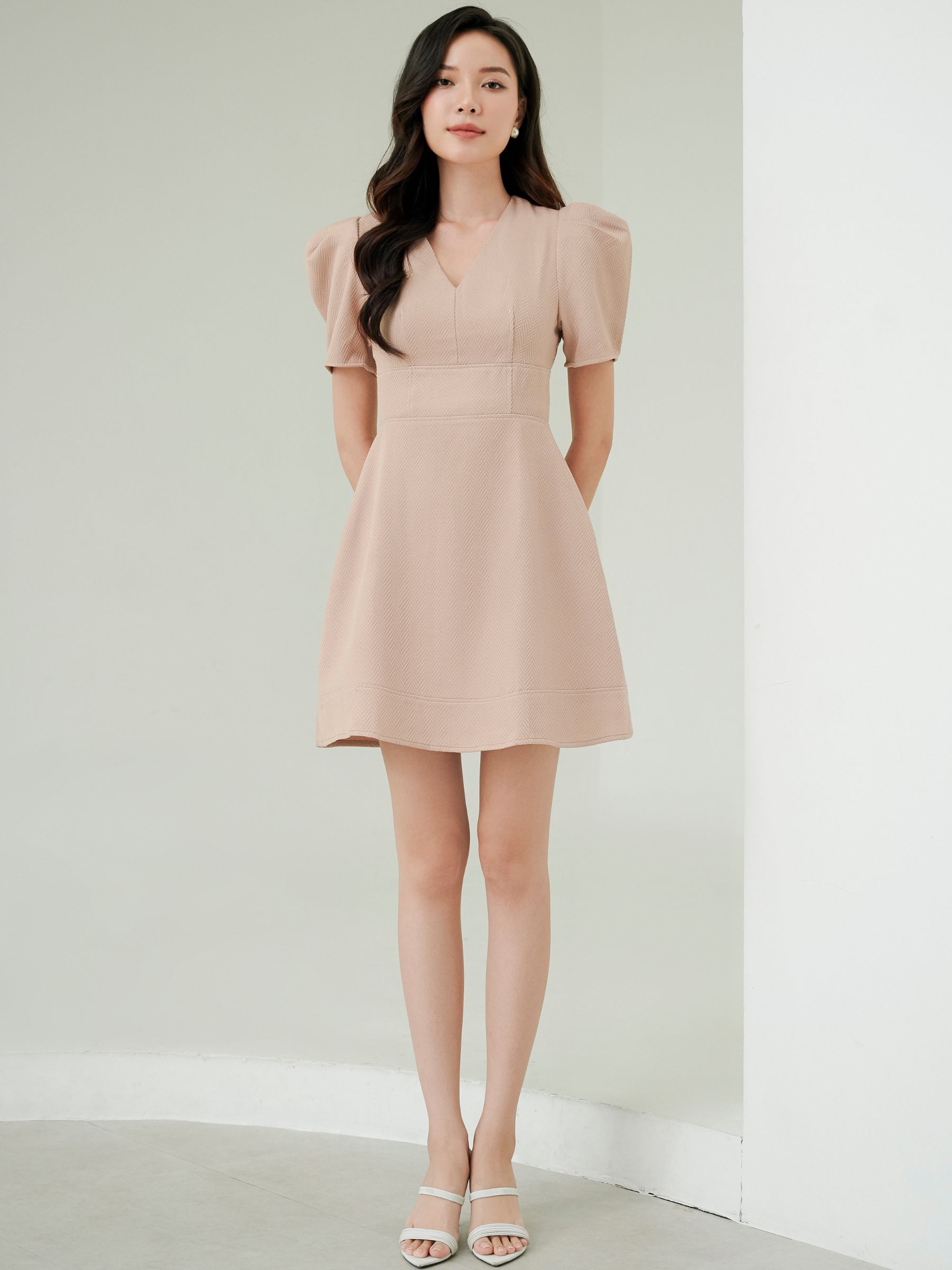 RECHIC Đầm Ngắn Chamie kiểu cổ V tay phồng
