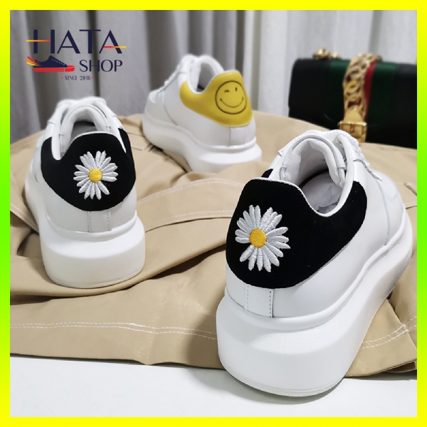 >> BÁO GIÁ GIÀY SNEAKER TZN NAM PHONG CÁCH TRẺ TRUNG THỂ THAO TN95 | Shopee Lazada Sendo Tiki mới nhất 96 (Video thật) Giày thể thao nam nữ chất liệu da cao cấp MC Queen thêu hoa cúc dây bản to, gót nhung hàng VNXK Hot Trend 2020, giày sneaker độn đế tăng chiều cao phong cách trẻ trung mang siêu êm, siêu nhẹ phù hợp nhiều lứa tuổi