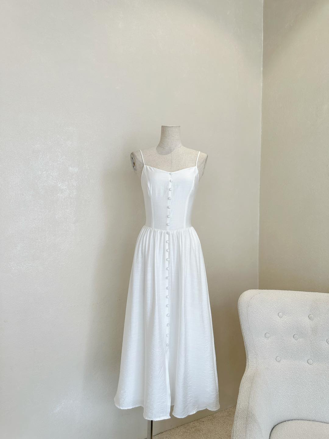Đầm maxi 2 dây nút bọc dáng xòe