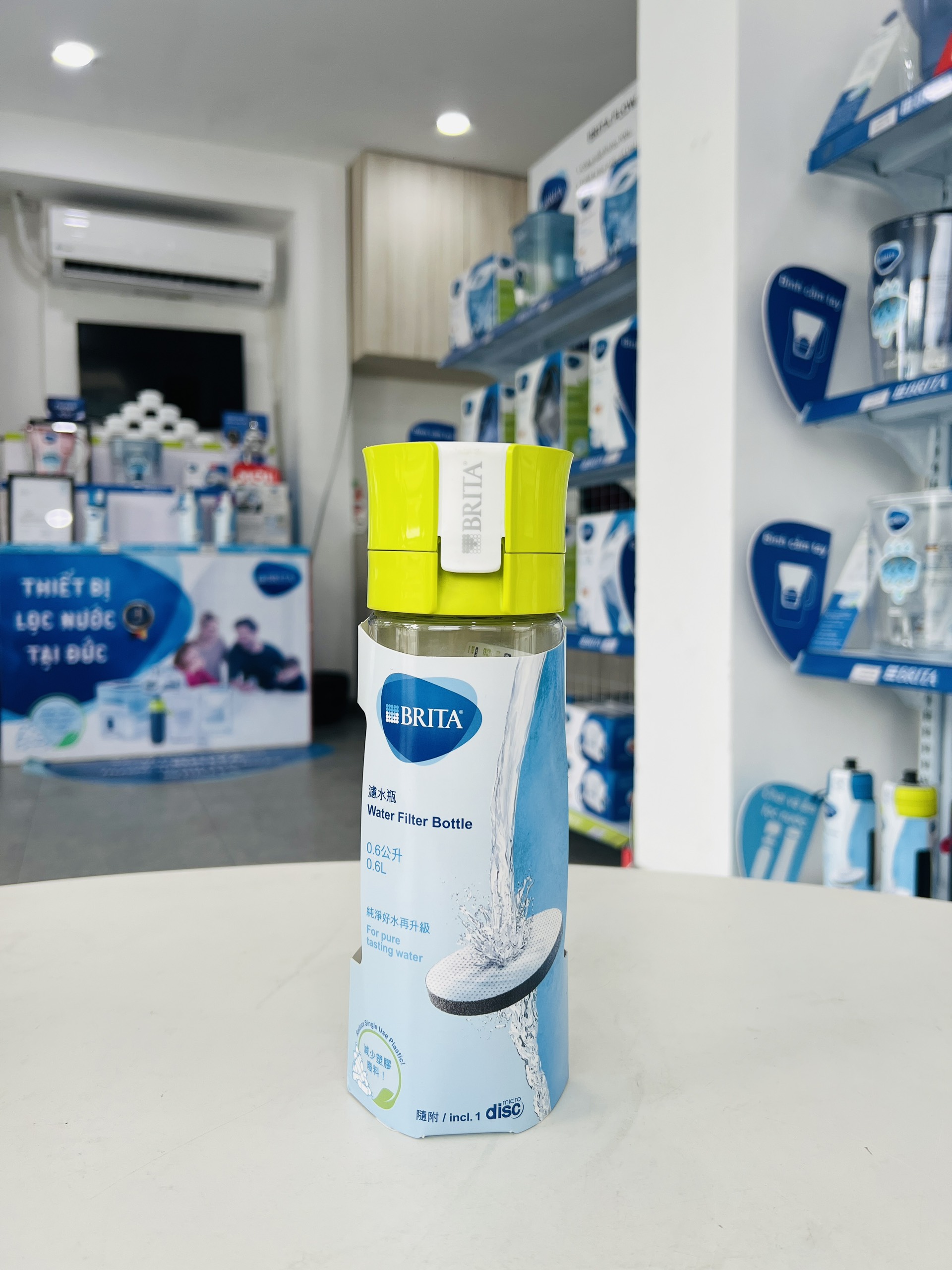 Bình lọc nước BRITA Vital Lime 600ml (có sẵn 1 đĩa lọc Microdisc) - Thương hiệu đến từ Đức