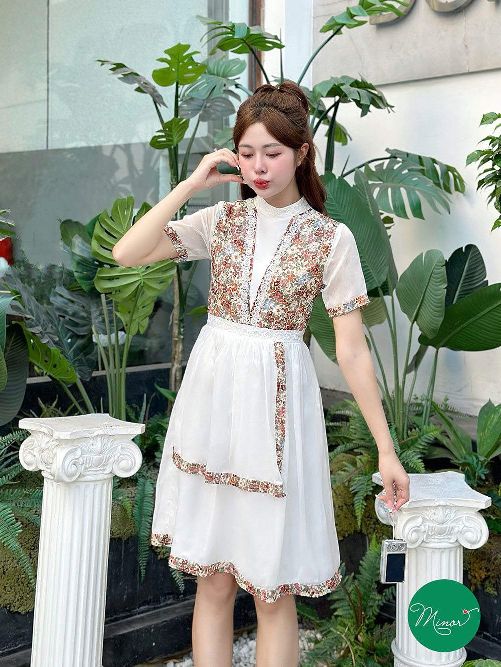 ĐẦM LIỀN BABY DOLL TRẮNG PHỐI HOA ĐỎ [MINOR ADELITA]