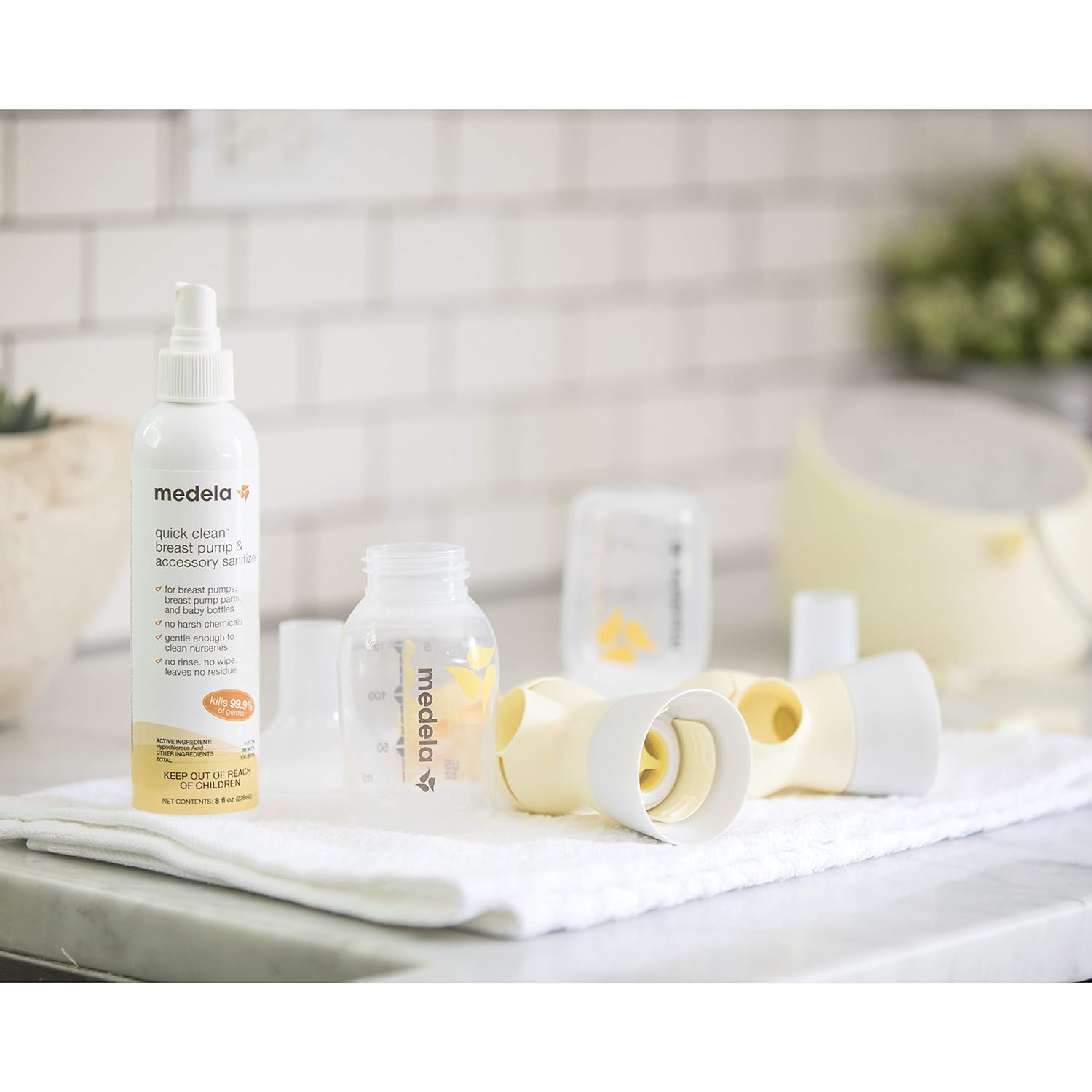 Xịt khử trùng máy hút sữa và phụ kiện làm sạch nhanh của Medela Quick Clean Breast Pump and Accessory Sanitizer Spray