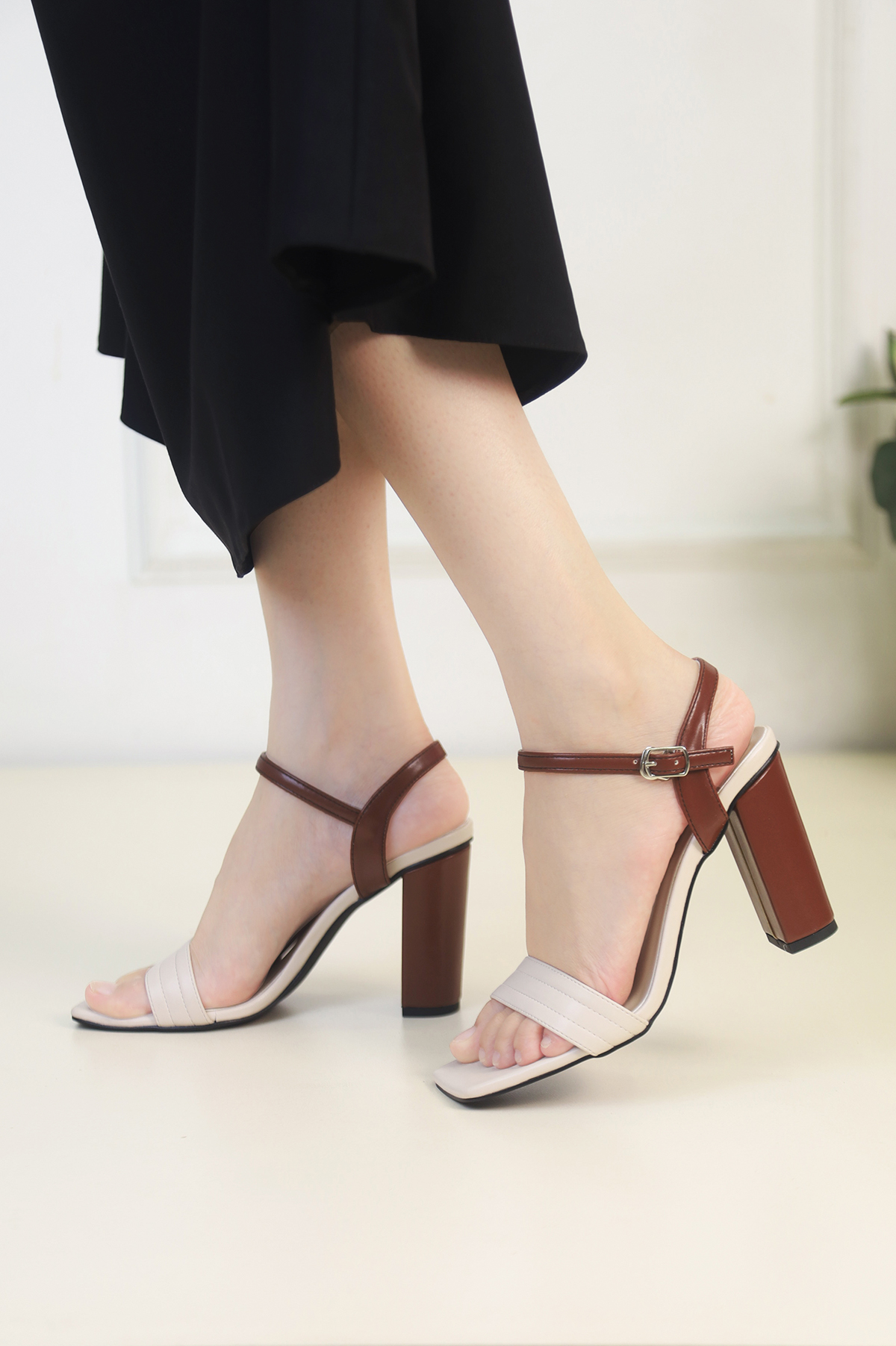 Giày Sandal Cao Gót 7cm Quai Chần Chỉ Pixie X913