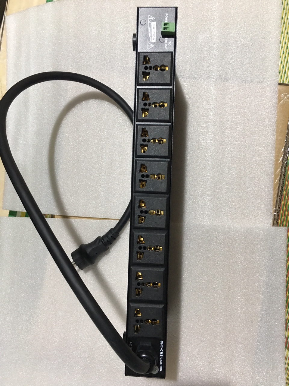 Quản lý nguồn dbx HF - 680 , 9 CỔNG . Có đèn led